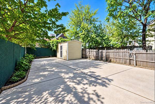 2561 Fenton AVE, Bronx, NY 10469