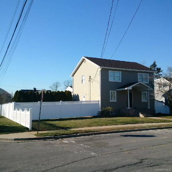 52 Concord AVE, Bethpage, NY 11714