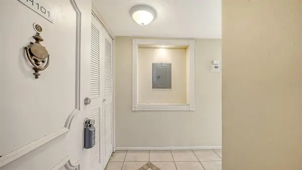 4380 EXETER DR #101, Longboat Key, FL 34228