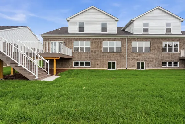 16561 Kayla DR, Lemont, IL 60439