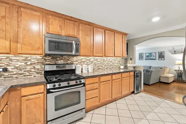704 Dempster ST #E207, Mount Prospect, IL 60056