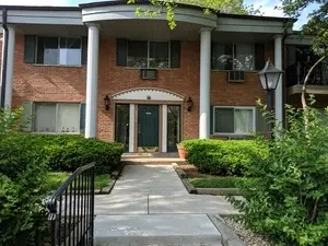 2311 S Goebbert RD S #B102, Arlington Heights, IL 60005