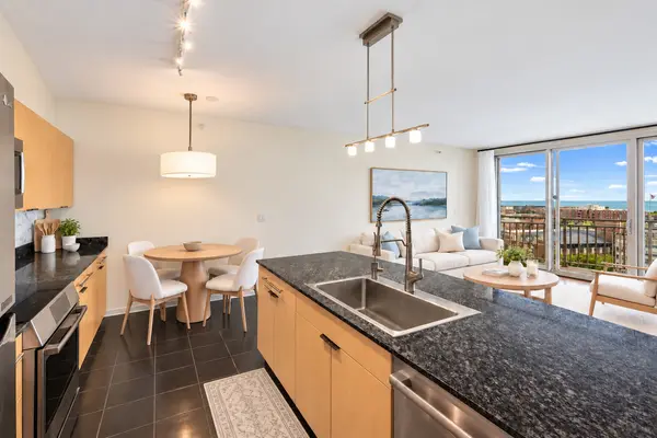 807 DAVIS ST #1211, Evanston, IL 60201