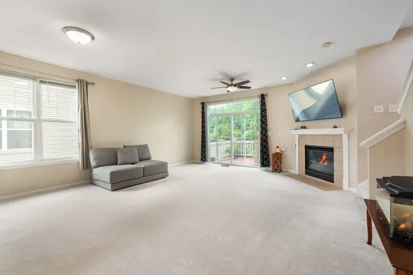 3443 BRADBURY CIR, Aurora, IL 60504