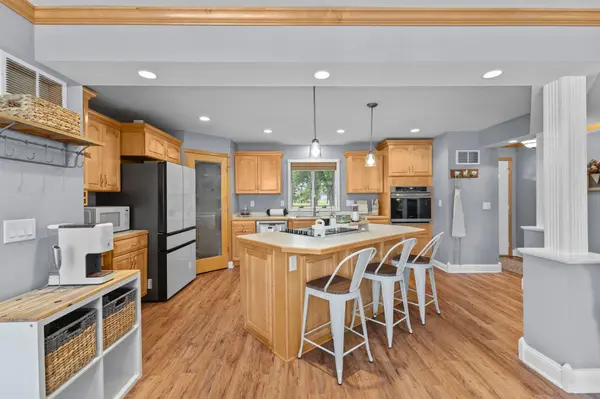 655 Hillside RD SE, New Prague, MN 56071