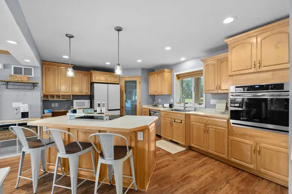 655 Hillside RD SE, New Prague, MN 56071