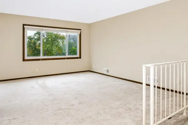 10394 Balsam LN, Eden Prairie, MN 55347
