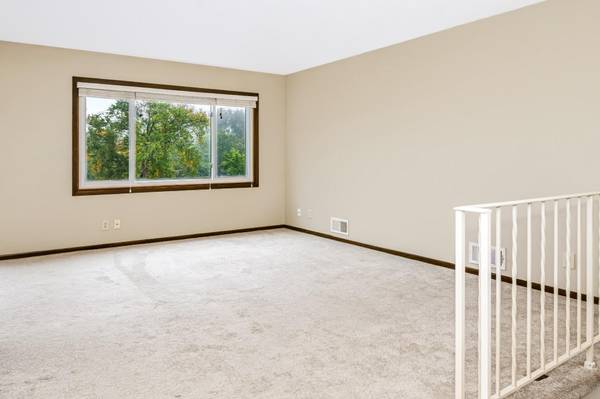 10394 Balsam LN, Eden Prairie, MN 55347