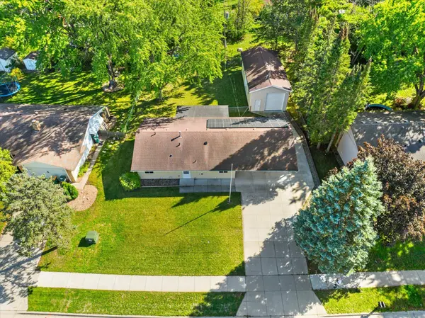 1086 Lowell DR, Apple Valley, MN 55124