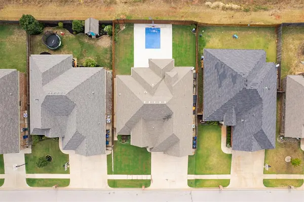 18513 Haslemere LN, Edmond, OK 73012