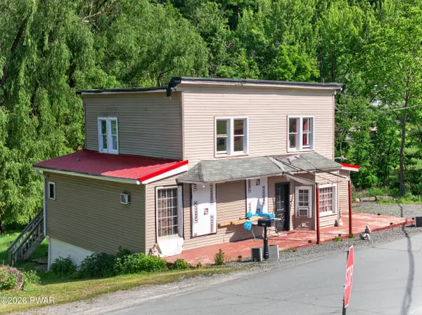 206 Scenic DR, Lackawaxen, PA 18435