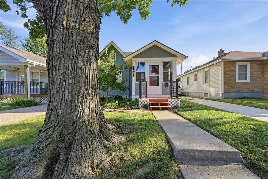 1407 E 24th AVE, North Kansas City, MO 64116