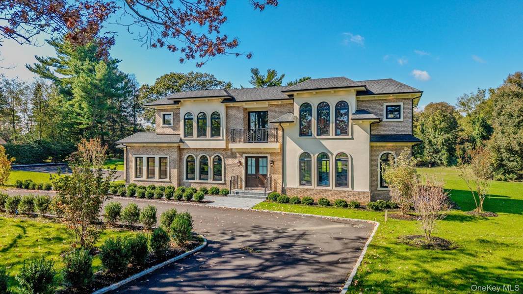 26 Bacon RD, Old Westbury, NY 11568