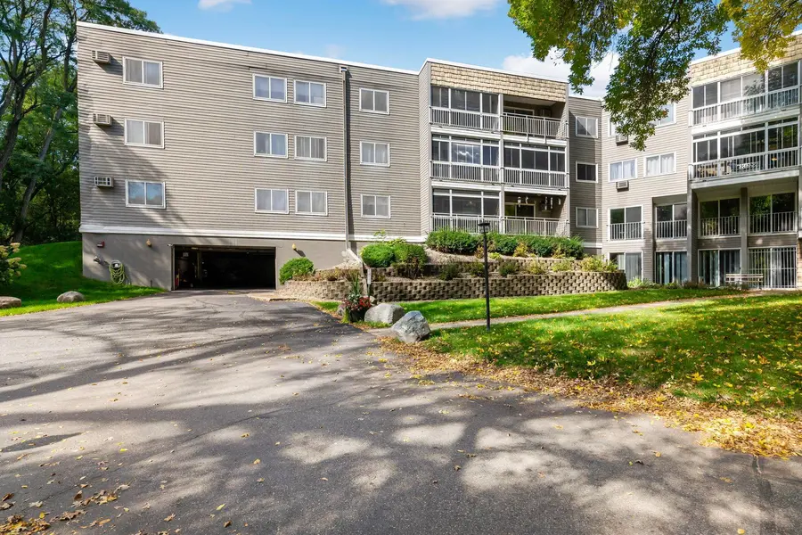 135 Viking DR E #117, Little Canada, MN 55117