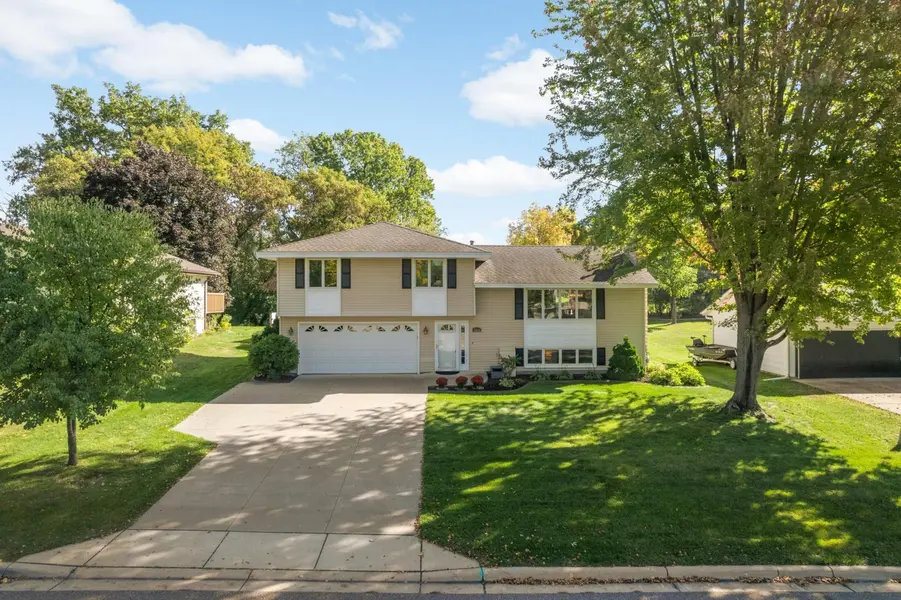 6624 Edgemont BLVD N, Brooklyn Park, MN 55428