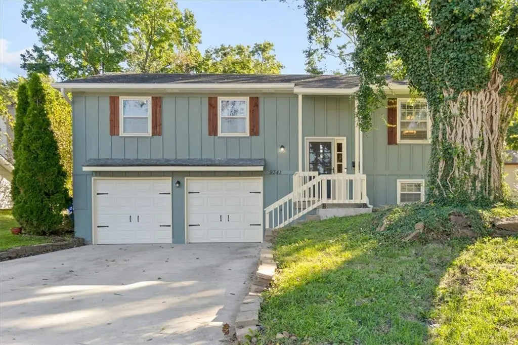 9341 Mullen RD, Lenexa, KS 66215