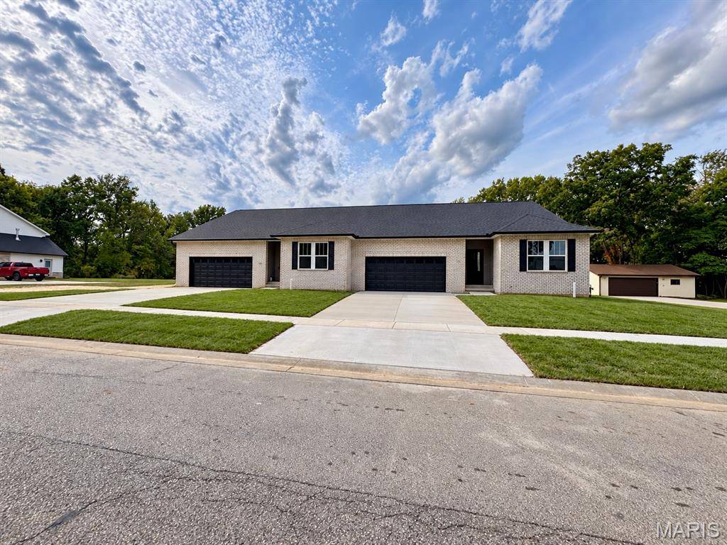 106 S Lawn AVE, O'fallon, IL 62269