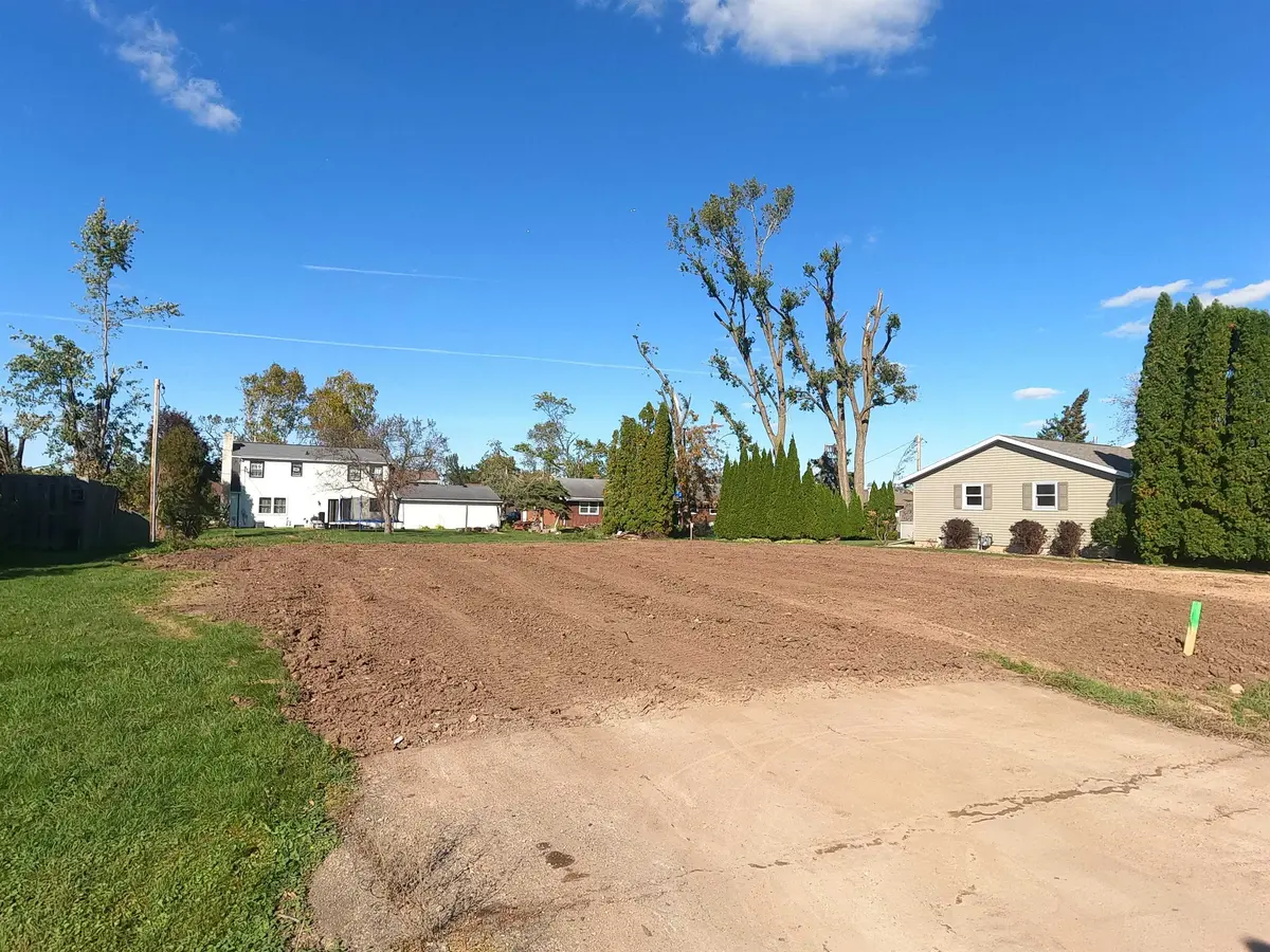 2020 LARKSPUR DR, Appleton, WI 54915-1053