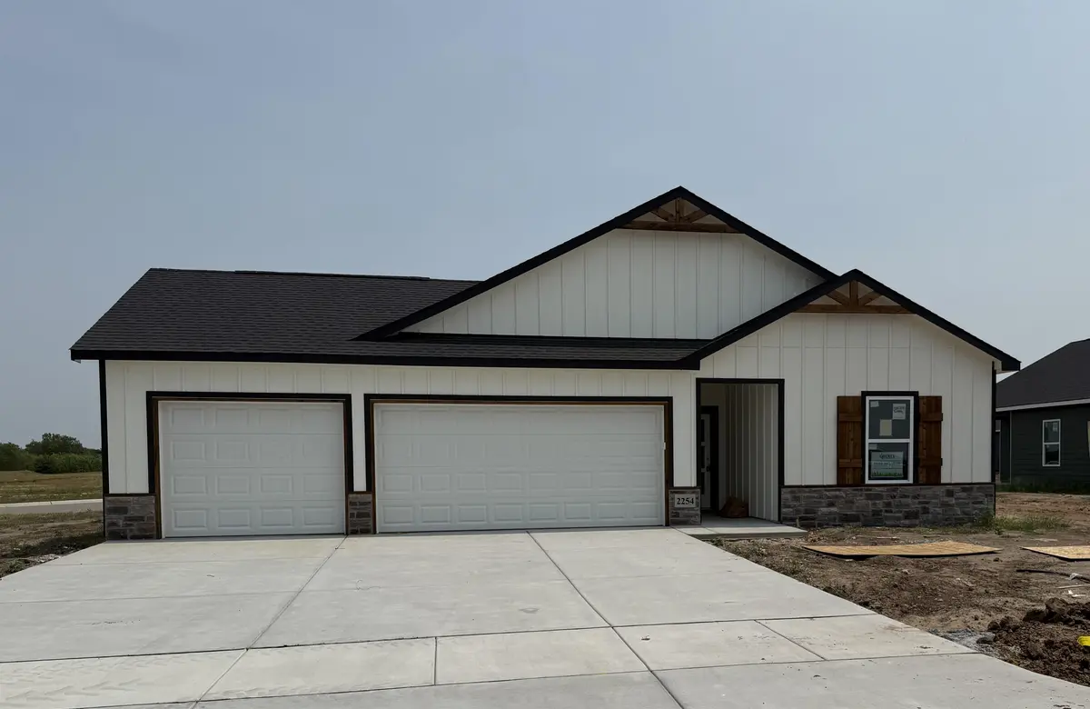 2254 S Colt Pl, Haysville, KS 67060