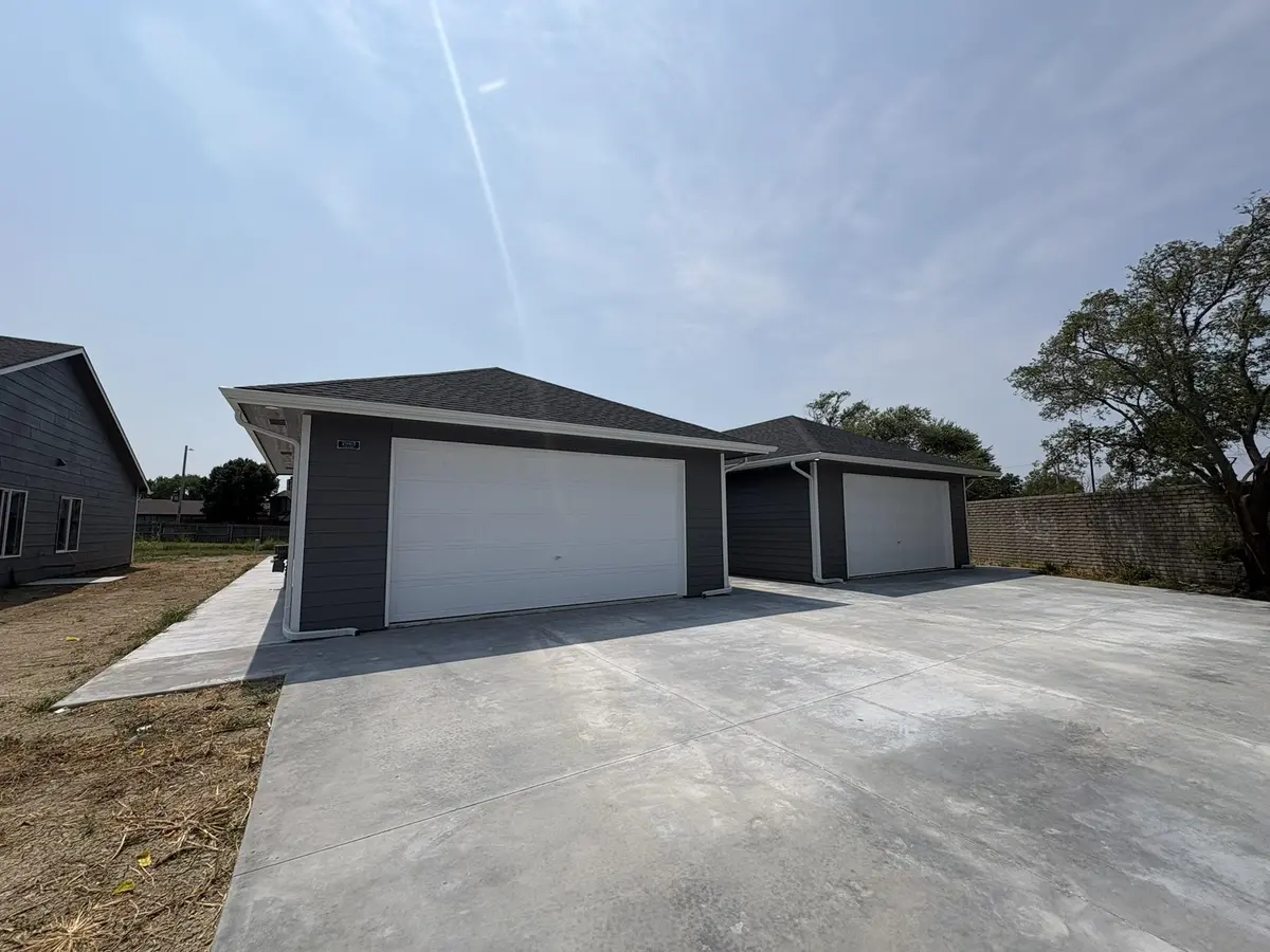2965 S BUNKER HILL CT, Wichita, KS 67210