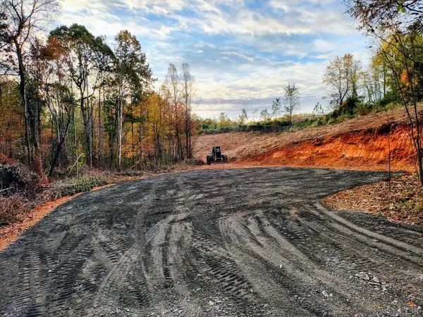 0 Forest RD, Forest, VA 24502
