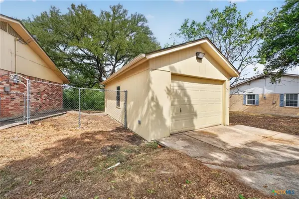 2020 Babb ST, Copperas Cove, TX 76522