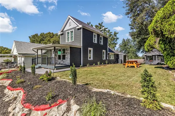 5822 E 10th ST, Kansas City, MO 64126
