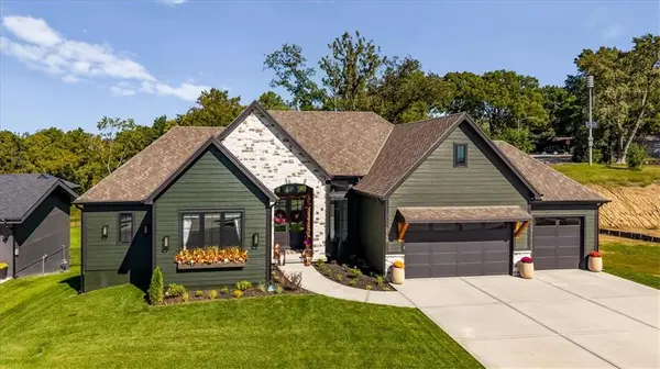 2150 NW Scenic View DR, Riverside, MO 64150