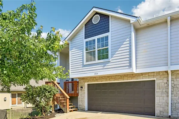 4934 Stoneback PL, Lawrence, KS 66047