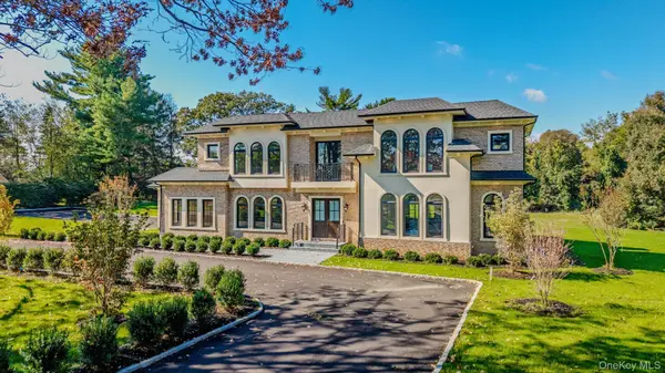 26 Bacon RD, Old Westbury, NY 11568