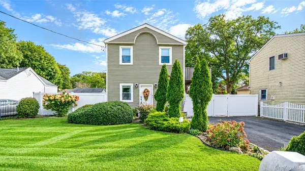73 Lynbrook DR, Mastic Beach, NY 11951