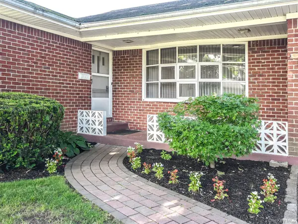 60 Smith ST, Glen Cove, NY 11542