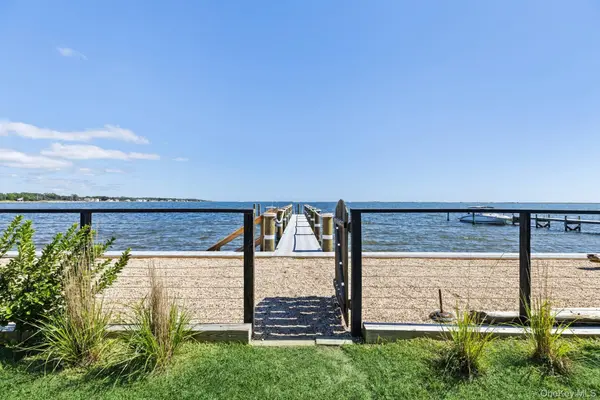 12 Seaview LN, Center Moriches, NY 11934
