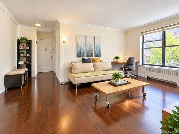 2 W Mill DR #3A, Great Neck, NY 11021