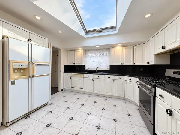 2829 Clearview EXPY, Bayside, NY 11360