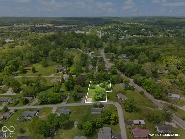 1081 E Smith CIR, Paoli, IN 47454