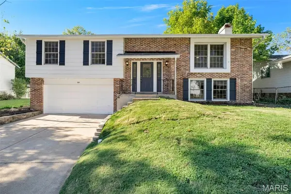 392 Genoa DR, Ballwin, MO 63021