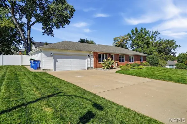 8811 Watson Woods CT, Crestwood, MO 63126