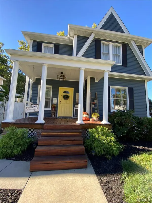735 Jefferson ST, St Charles, MO 63301