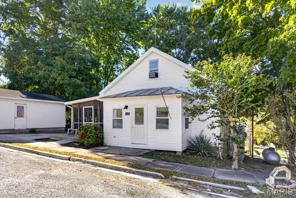 1202 Main ST, Maeystown, IL 62256