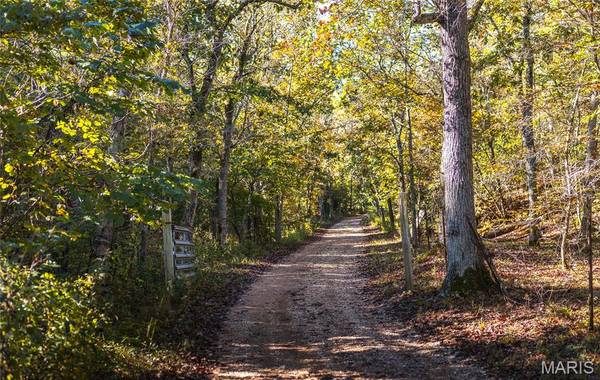 10206 Slice RD, Sullivan, MO 63080
