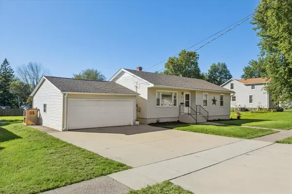 219 9th AVE, De Witt, IA 52742