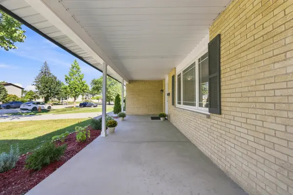 1805 W Willow LN, Mount Prospect, IL 60056