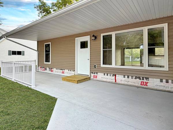 122 2nd ST E, Tracy, MN 56175