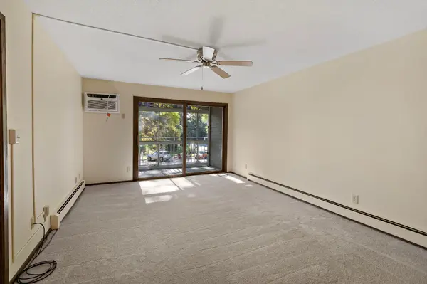 135 Viking DR E #117, Little Canada, MN 55117