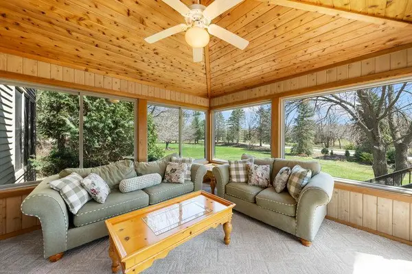 15395 Boulder Pointe RD, Eden Prairie, MN 55347