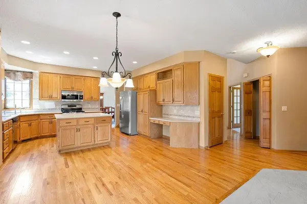 15395 Boulder Pointe RD, Eden Prairie, MN 55347