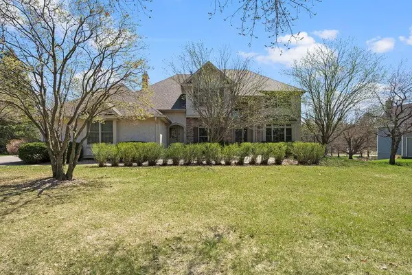 15395 Boulder Pointe RD, Eden Prairie, MN 55347