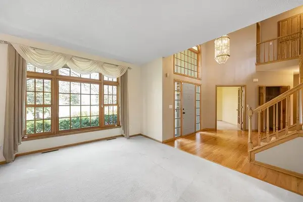 15395 Boulder Pointe RD, Eden Prairie, MN 55347