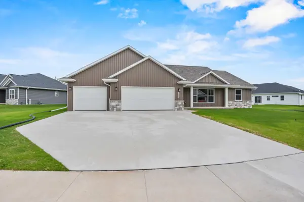 1400 DIVINITY DR, De Pere, WI 54115